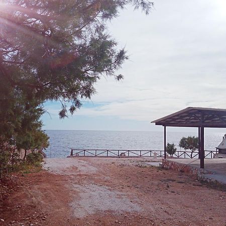 Caravan Fishing Spot Porto Roxa Agios Leon Exteriör bild