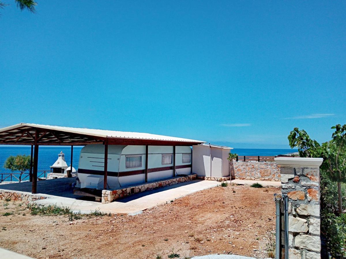 Caravan Fishing Spot Porto Roxa Agios Leon Exteriör bild